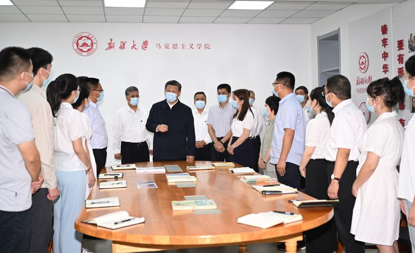 习近平在新疆乌鲁木齐市考察调研